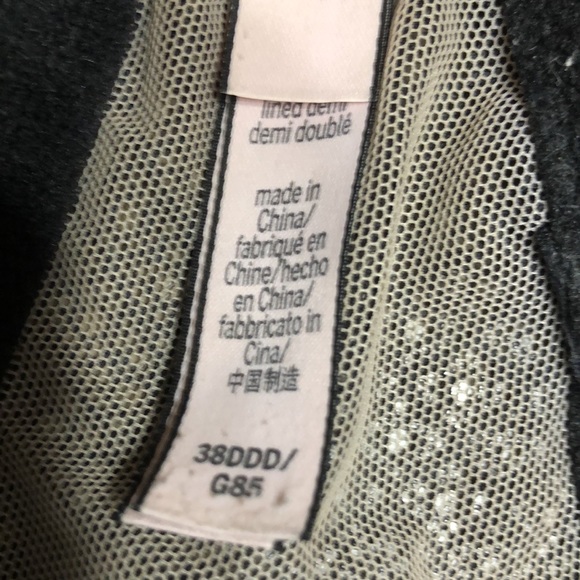 Beautiful Victoria’s Secret Bra - Picture 5 of 6